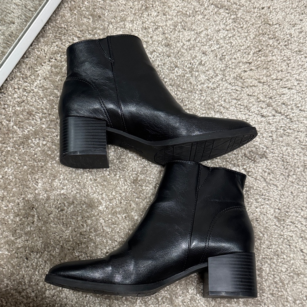 LifeStride “Dynasty” ankle bootie
